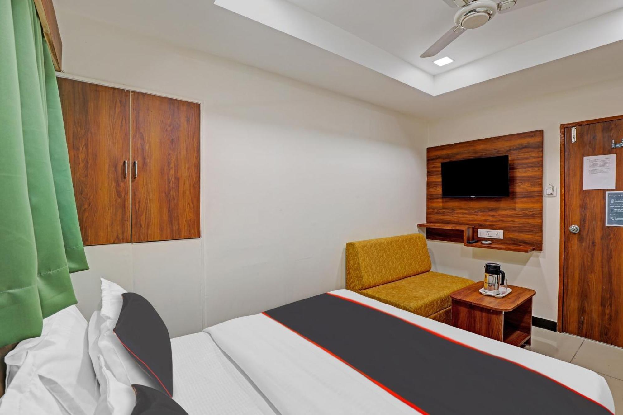 Capital O Bhavya Villa Ahmedabad Exteriör bild