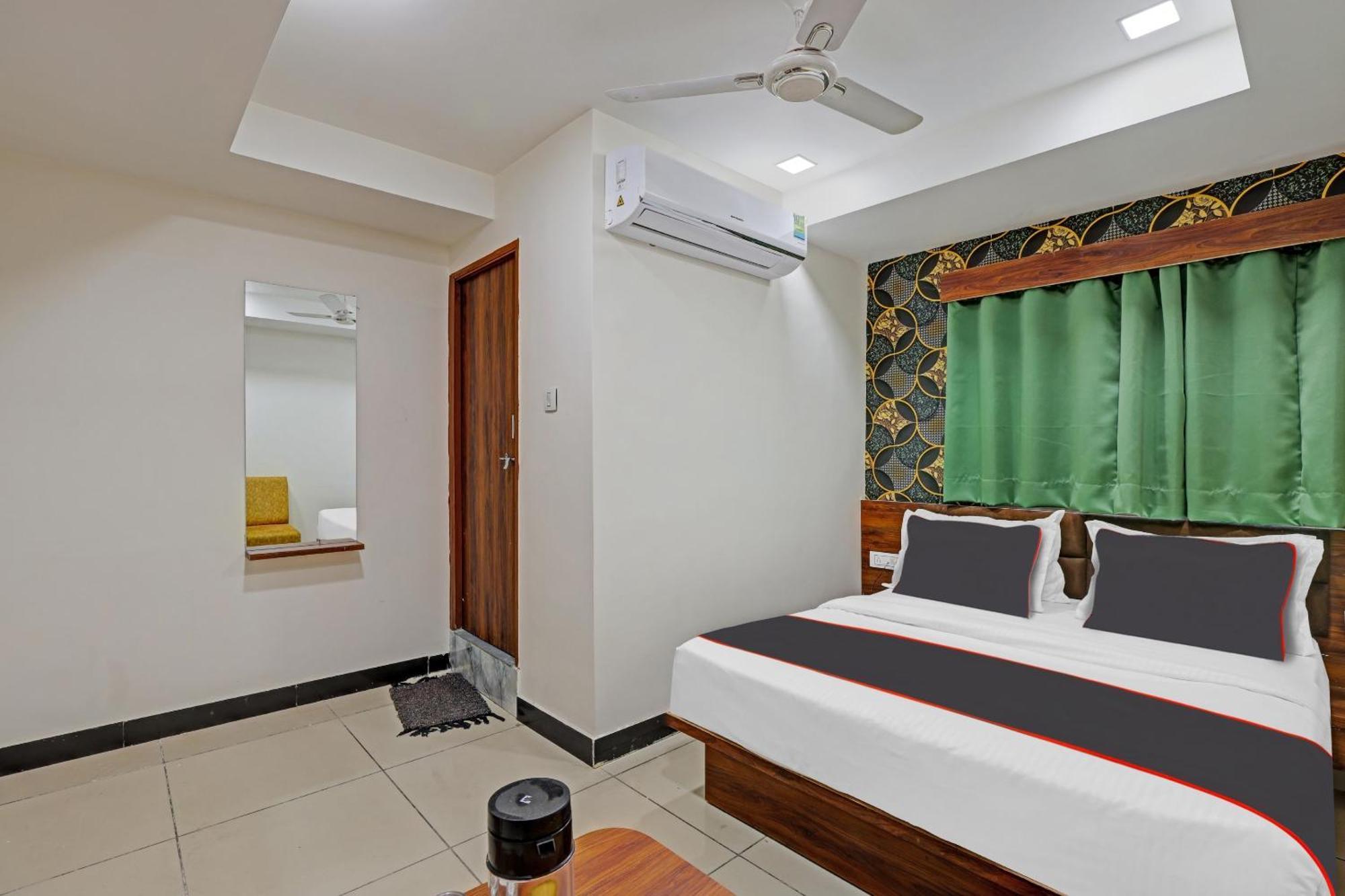 Capital O Bhavya Villa Ahmedabad Exteriör bild