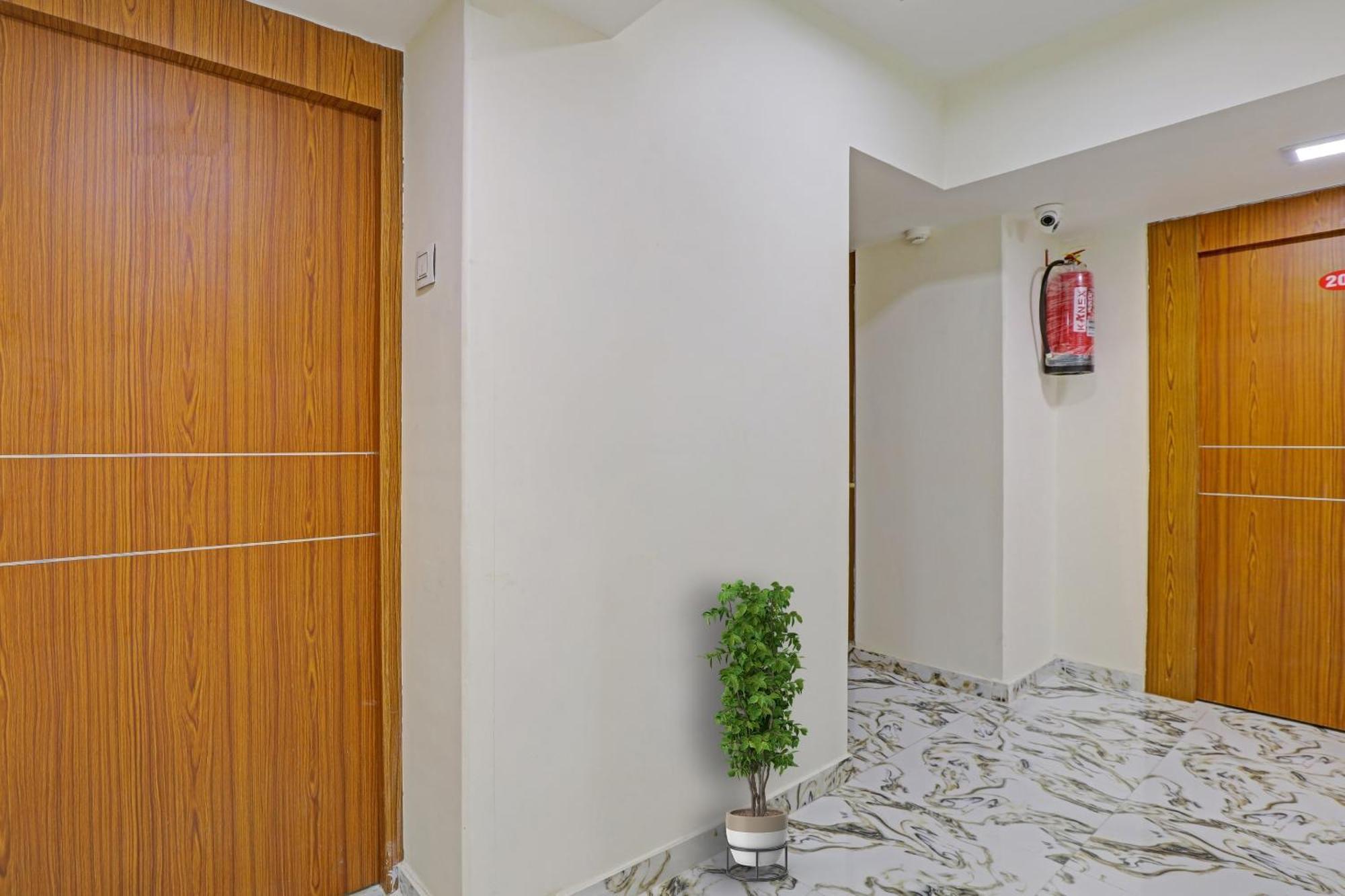 Capital O Bhavya Villa Ahmedabad Exteriör bild