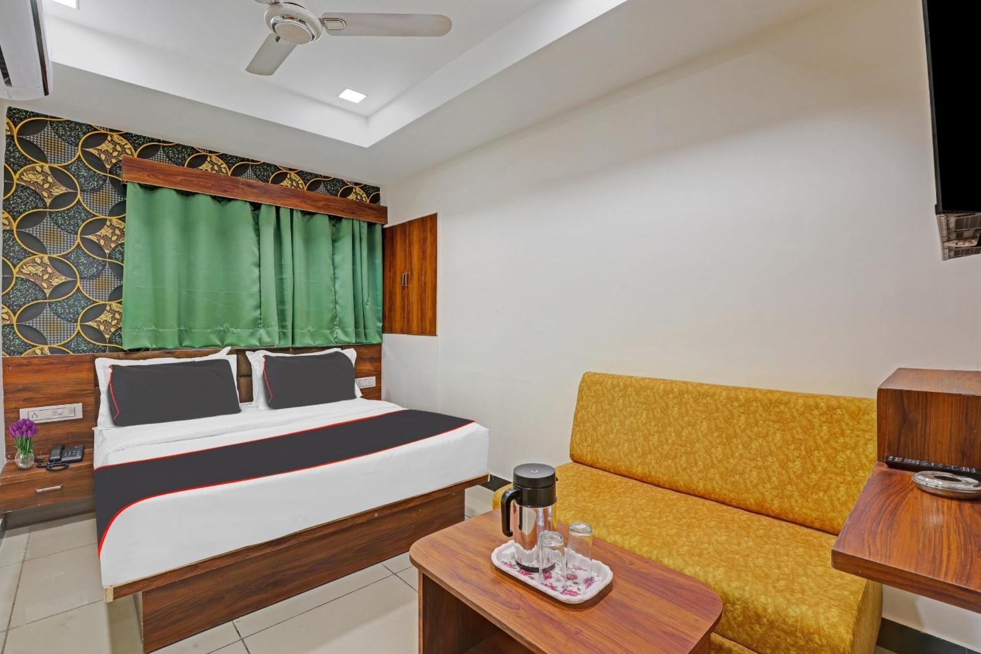 Capital O Bhavya Villa Ahmedabad Exteriör bild