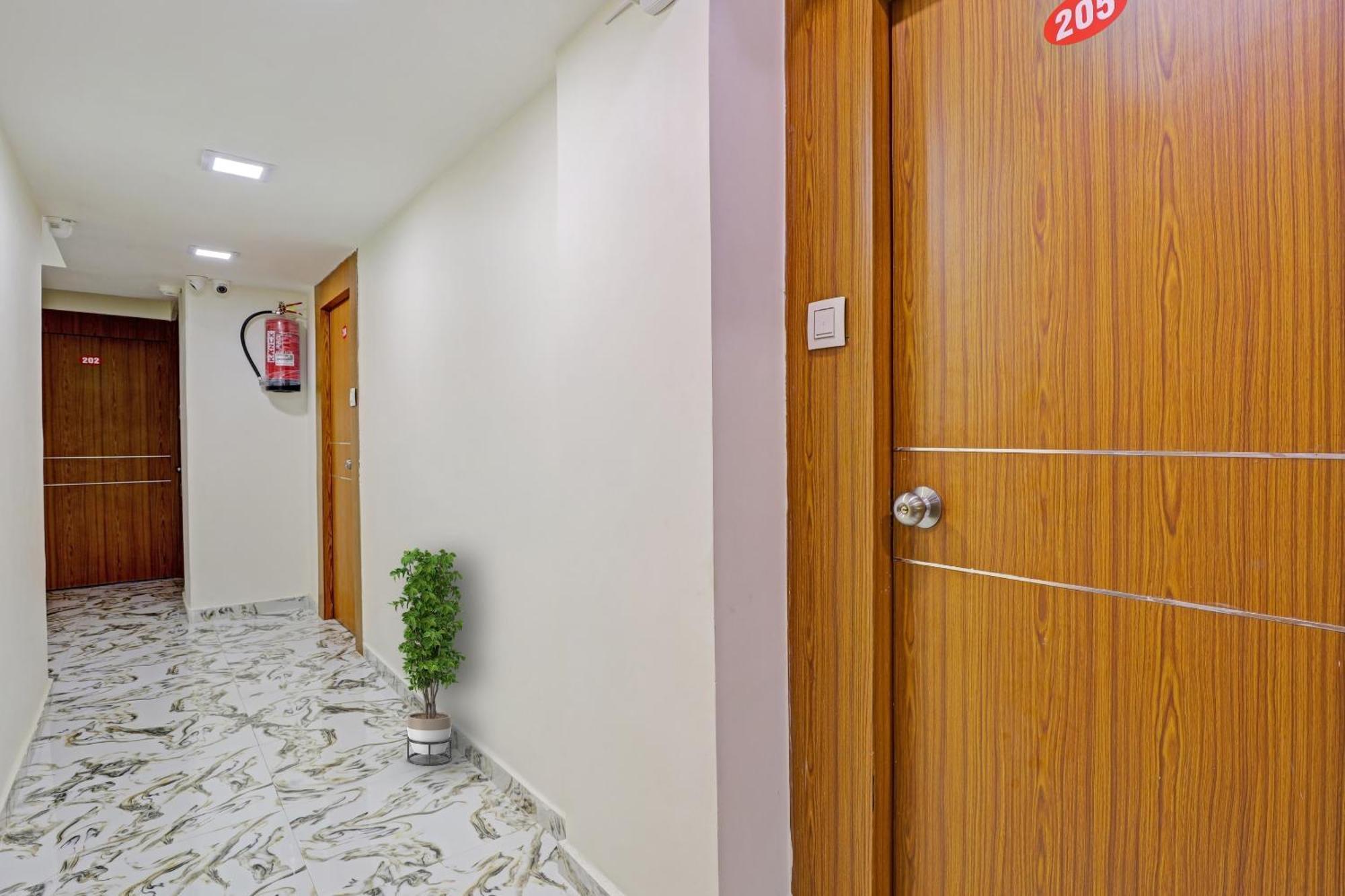 Capital O Bhavya Villa Ahmedabad Exteriör bild