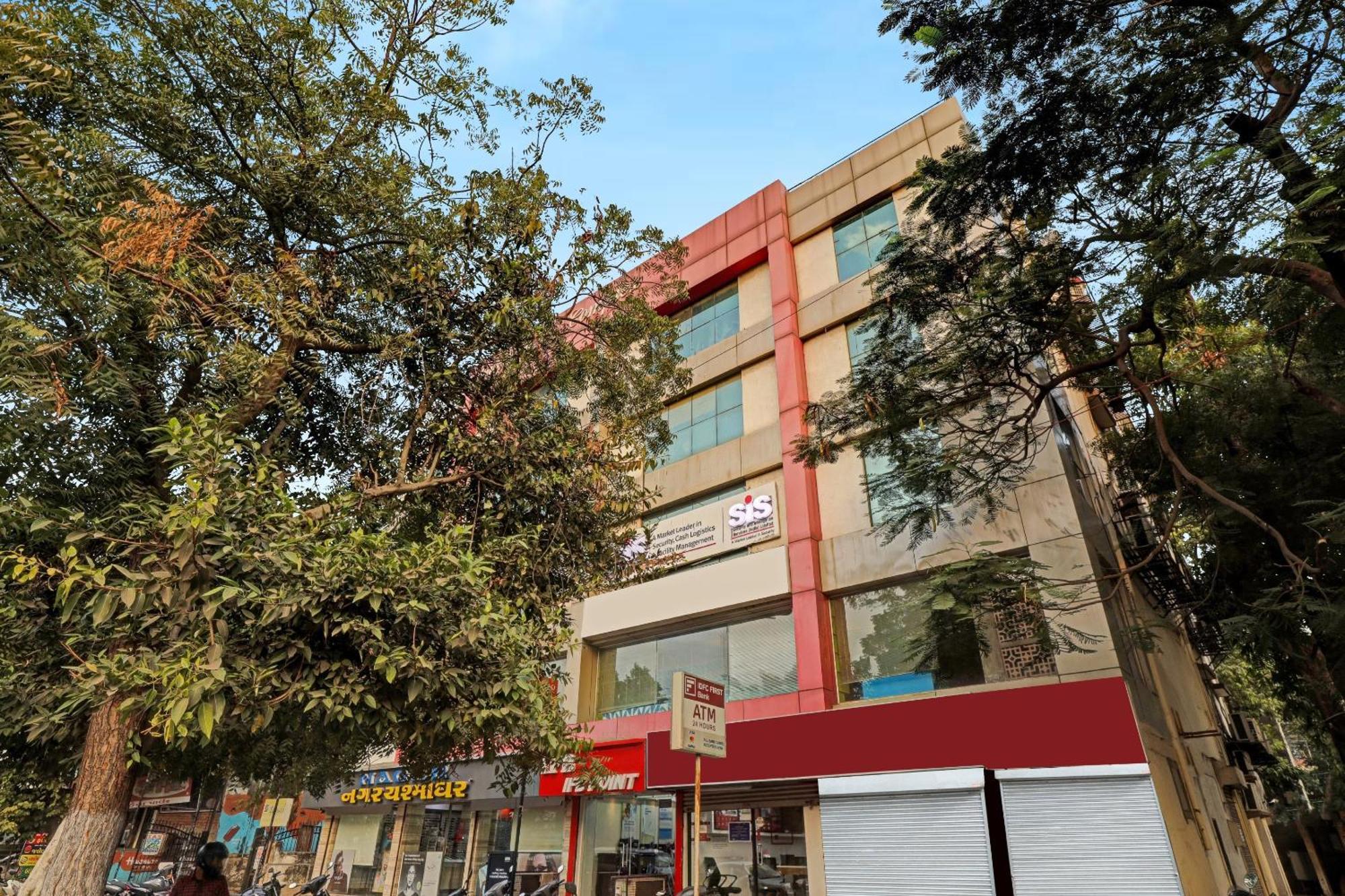 Capital O Bhavya Villa Ahmedabad Exteriör bild